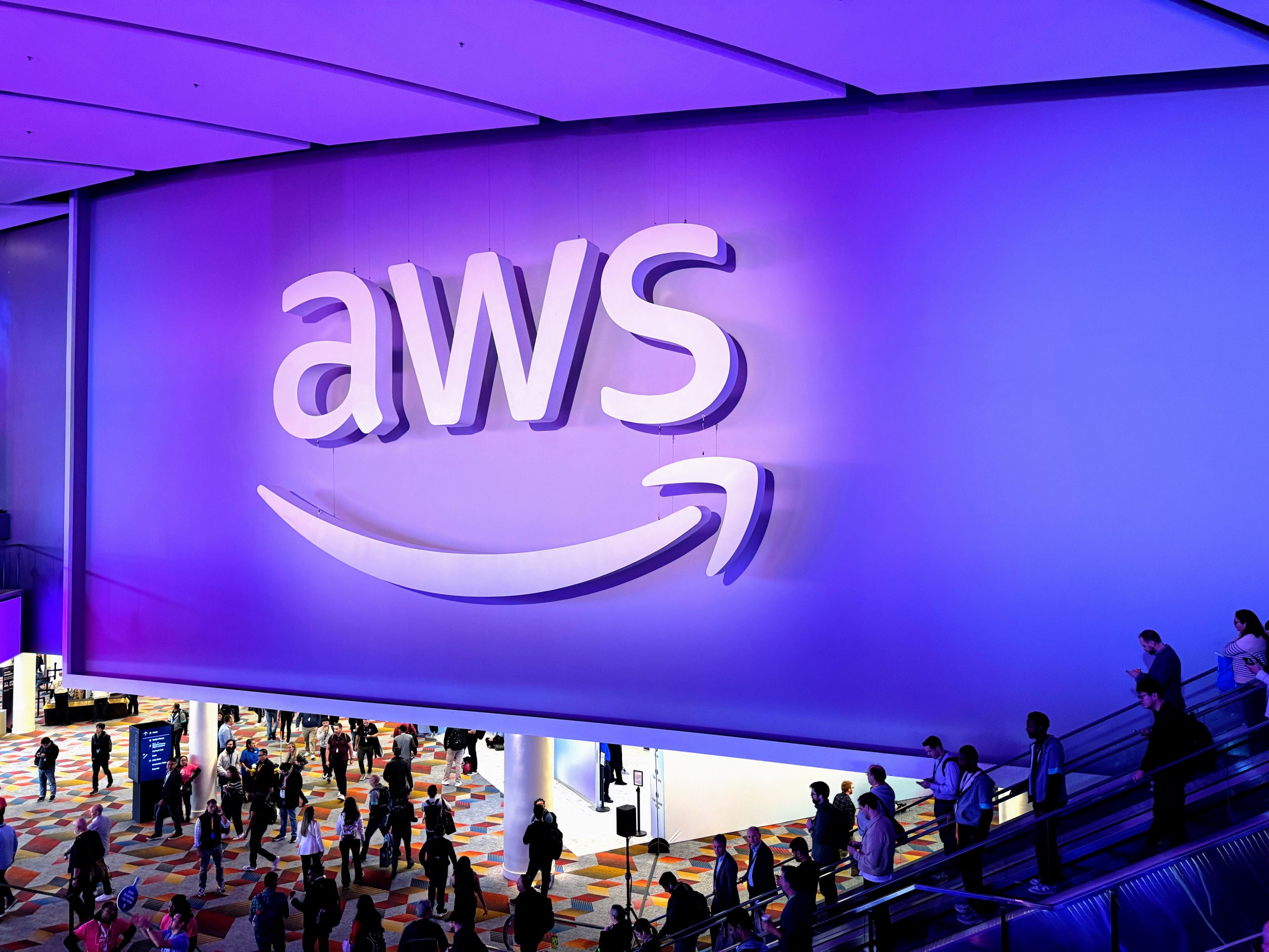 Snowflake commits $6B to AWS as it pushes deeper into AI